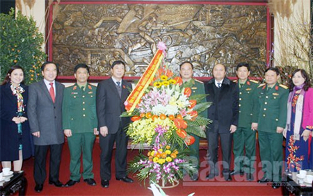 Đoàn lãnh đạo tỉnh Bắc Giang: Thăm, chúc Tết Bộ Tư lệnh Quân khu 1 và Quân đoàn 2