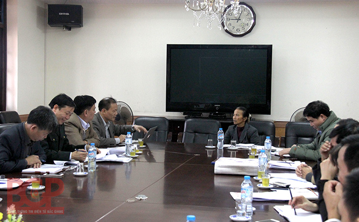 Phó Chủ tịch Thường trực UBND tỉnh Lại Thanh Sơn đối thoại công dân tại huyện Tân Yên và Yên Dũng