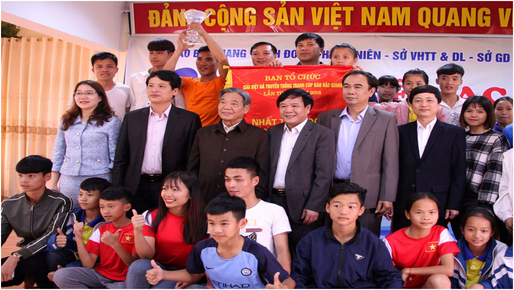 Lạng Giang giành lại ngôi vô địch toàn đoàn