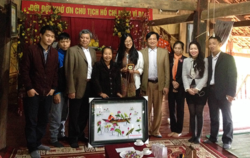 Hội hữu nghị Ô-xtrây-li-a - Việt Nam thăm và trao quà cho Trung tâm Nhân đạo Thiên Phúc tỉnh Bắc...